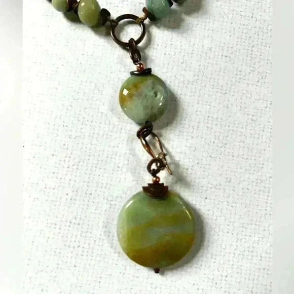 Long green stone and patina copper beaded necklace - Picture 3 of 3